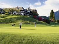 Who routed the course at Capilano: Thompson or Jones?