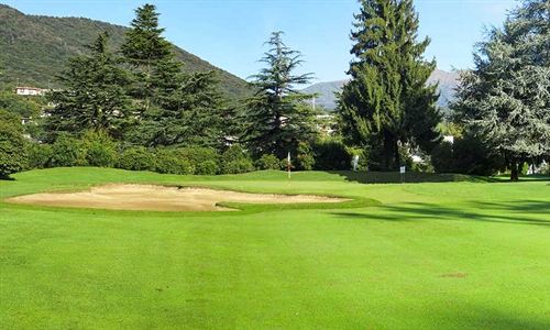 Useless monuments: the scourge of golf