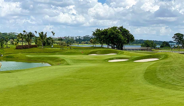 Seletar Country Club: Space invaders