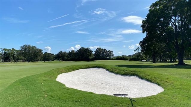 Kris Spence rebuilds greenside bunkers at Sara Bay