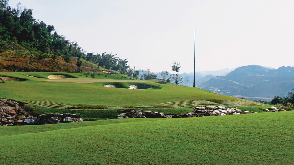Montaña Golf Course: Moving mountains