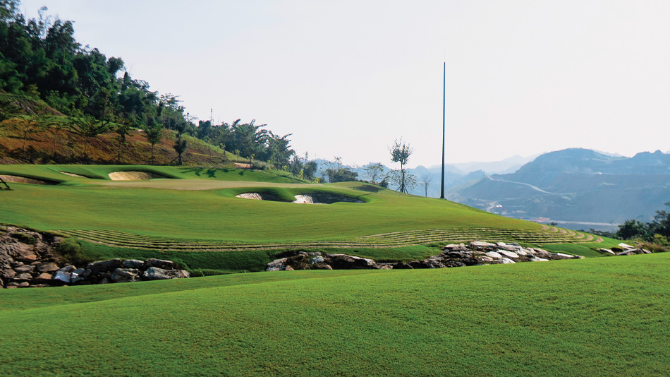 Montaña Golf Course: Moving mountains