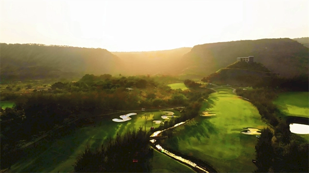 Kharghar Valley in India reopens with 18 holes