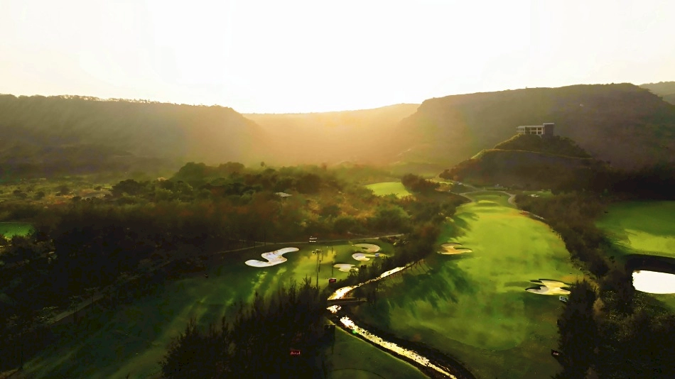 Kharghar Valley in India reopens with 18 holes