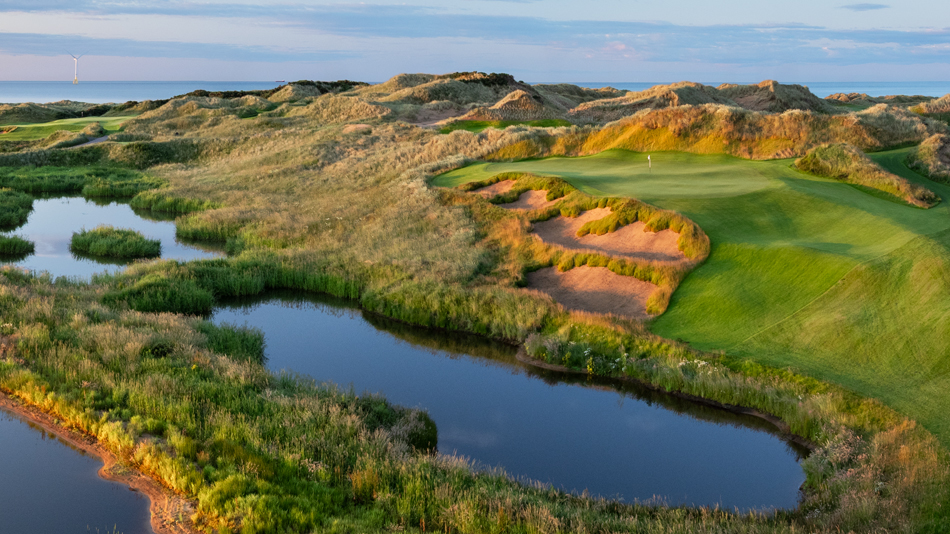 The par-three seventh hole plays over wetlands to a green set into the side of a dune (Jacob Sjöman)
