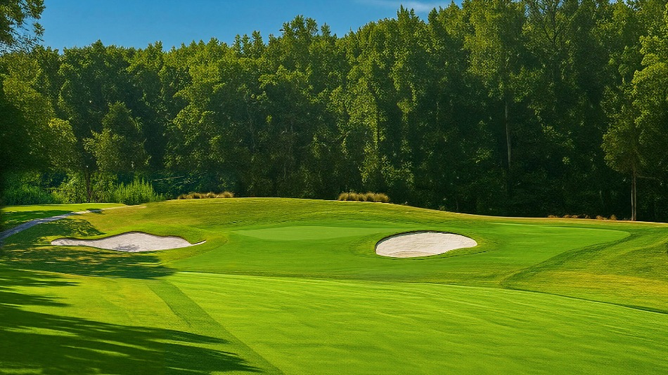 The eleventh green from the left side of the fairway (Photo: Lawrence Golf Design)