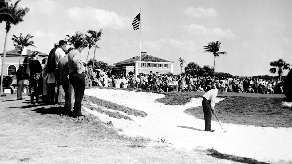 In an effort to reproduce the scruffy bunker banks evident in this 1930s photo of Seminole’s ninth green, Hanse and Wagner have deployed bahia grass on many high faces of their reconstructed bunkers (Image: Tufts Archive)