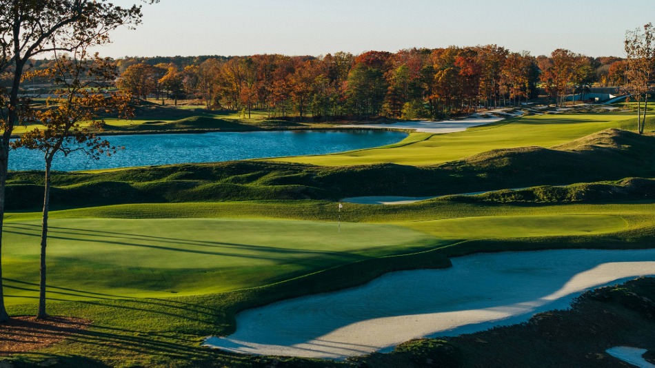 Greens are large, contoured and feature Spectrum Creeping bentgrass (Photo: Trout National)