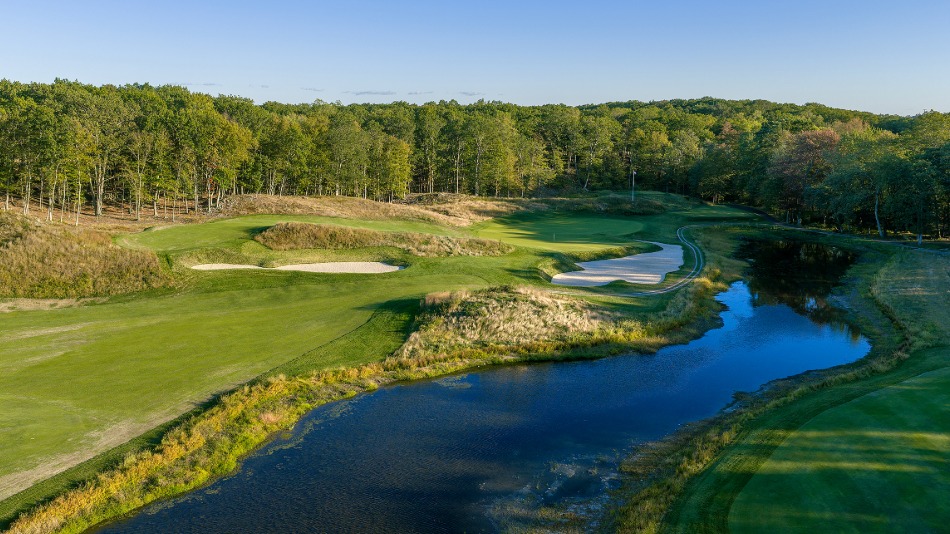 Hanse’s work on the third included reinstating the second fairway area that funnels balls towards the putting surface, and recreating the Double Punchbowl green (Photo: Evan Schiller)