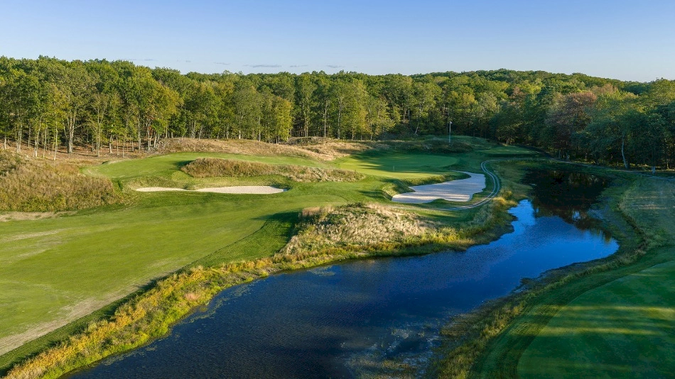 Hanse’s work on the third included reinstating the second fairway area that funnels balls towards the putting surface, and recreating the Double Punchbowl green (Photo: Evan Schiller)