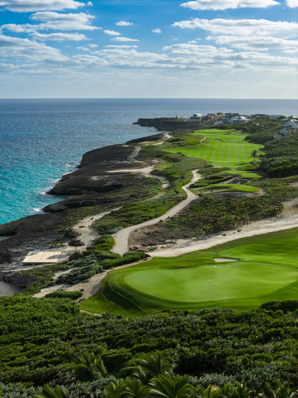 Vegetation has been cleared near the seventeenth green (in the foreground). A new oceanfront deck between the green and the eighteenth tee has also been built (Photo: The Abaco Club)