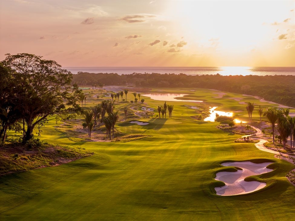 The sixth provides players with the first ocean views from the Booby Blue tee