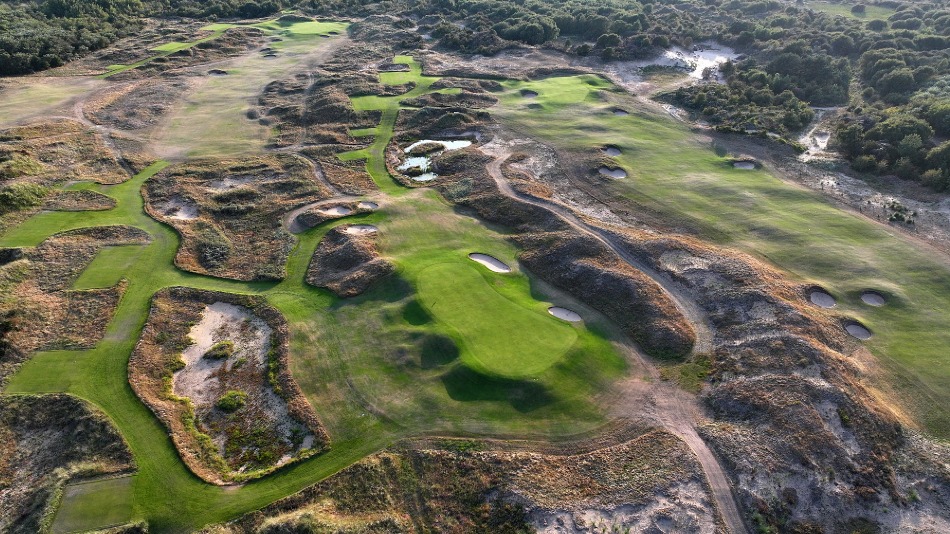 An aerial of holes fourteen, fifteen and sixteen (Photo: David Cannon/Getty Images/The R&A)
