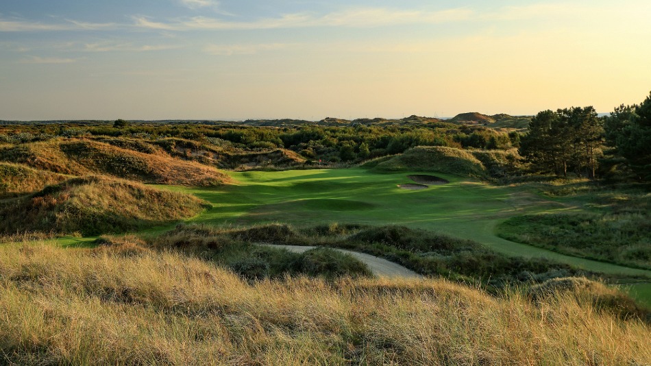 The par-three twelfth (Photo: David Cannon/Getty Images/The R&A)