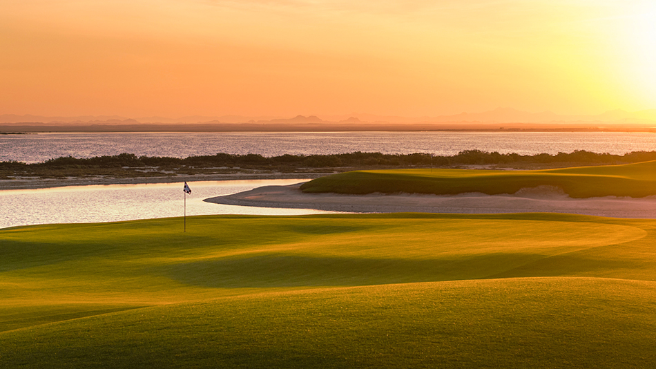 The green of the par-five fifth (left) and par-three sixth holes at Shura Links in Saudi Arabia (Photo: Kevin Murray) 