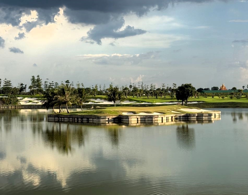 Chhun On has a nineteenth hole to an island that is reached by boat (Image: Brian Curley)