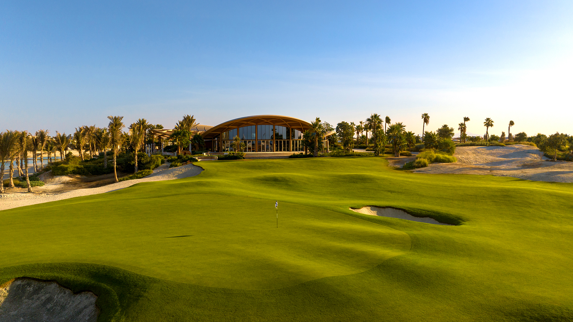 A Foster + Partners clubhouse is located near the eighteenth green (Photo: Kevin Murray)