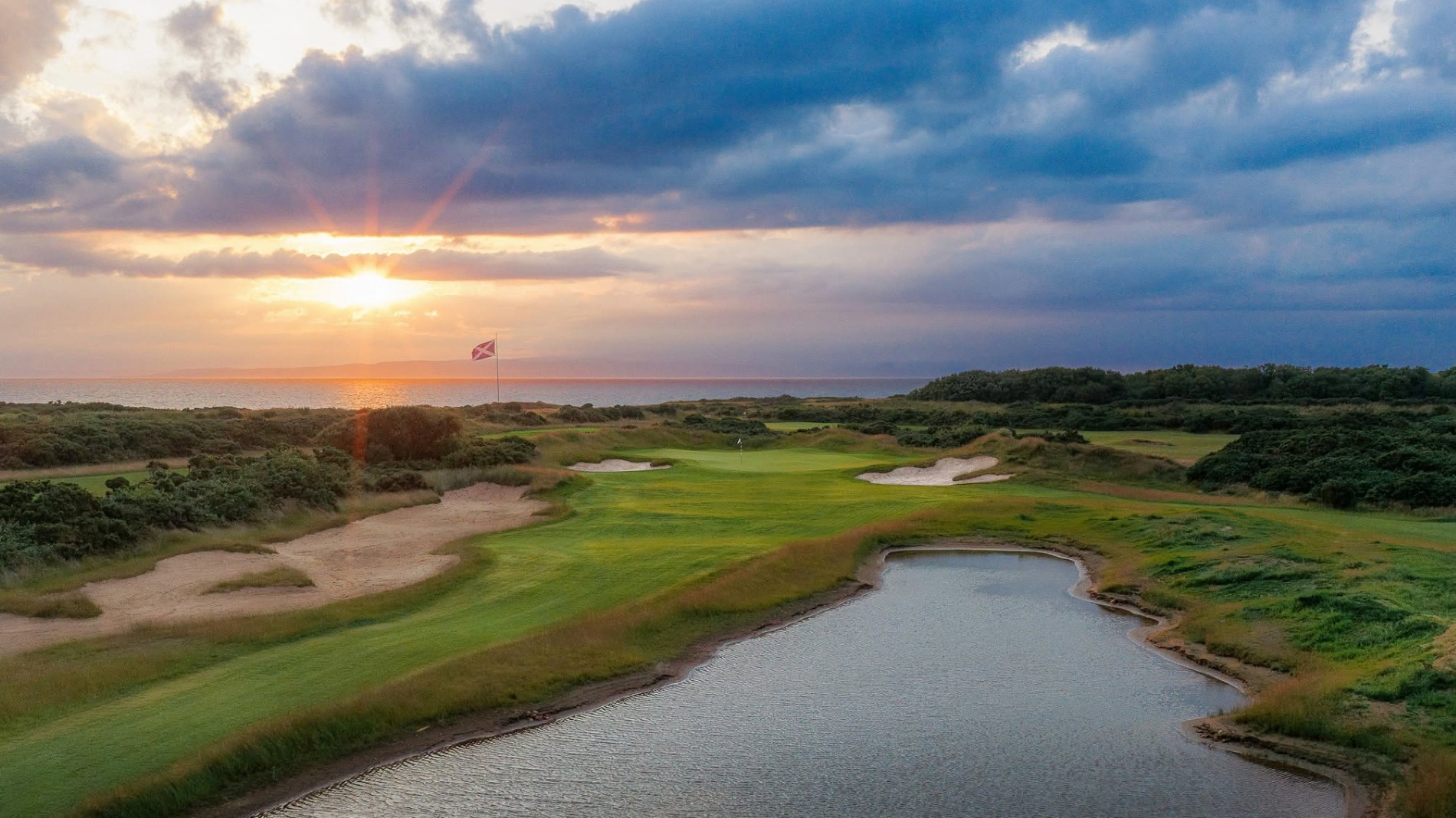 Trump’s Twelve has holes playing across water hazards and great expanses of sand (Photo: Trump Turnberry)