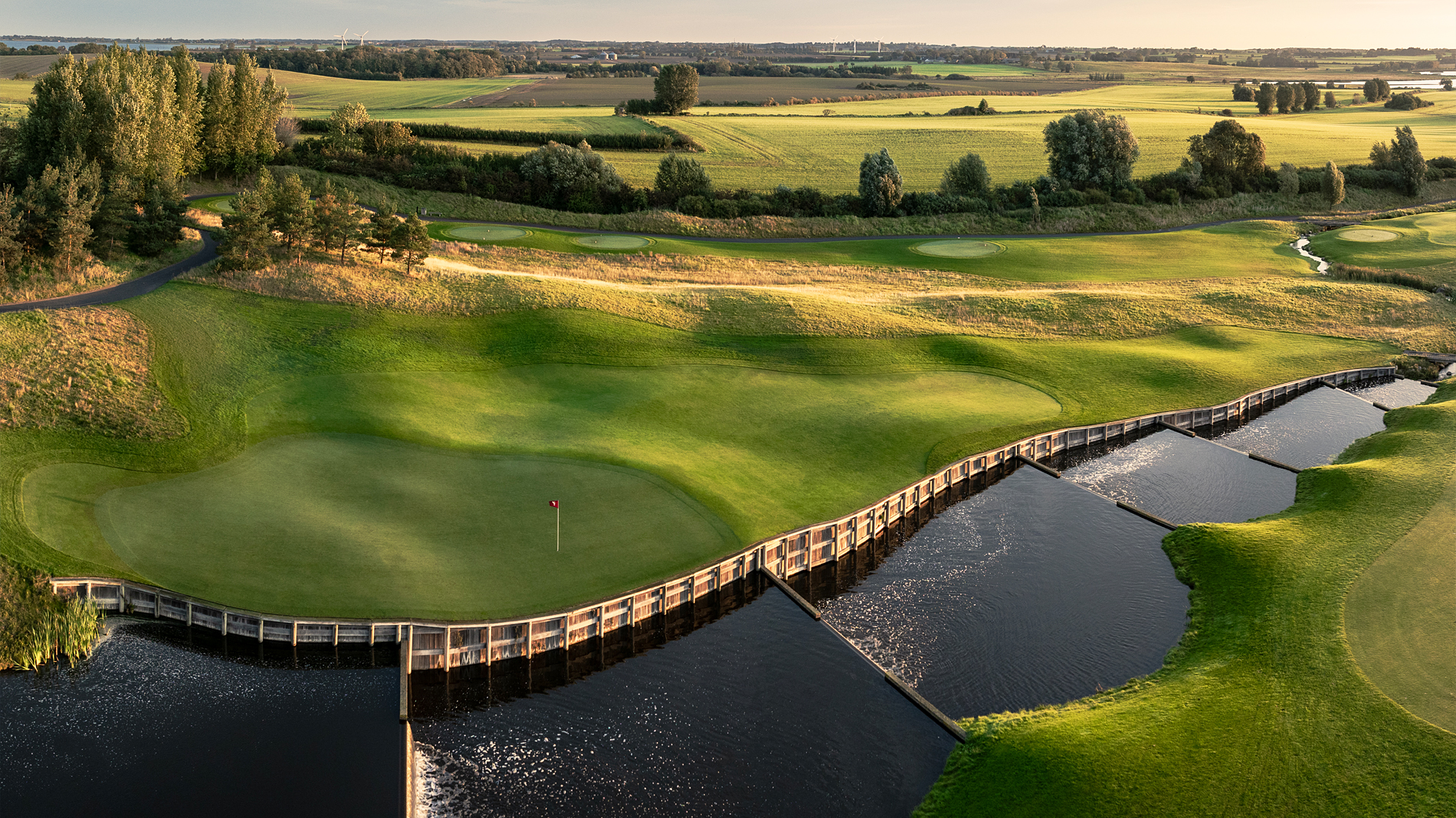 York Bridge Concepts was responsible for the design and construction of a cantilever waterfall at hole fifteen (Photo: Jacob Sjoman)