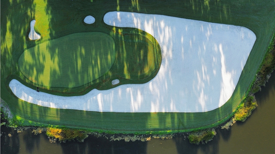 The eighth hole on the newly redesigned Triple Stick course in Florida (Photo: PGA National Resort)