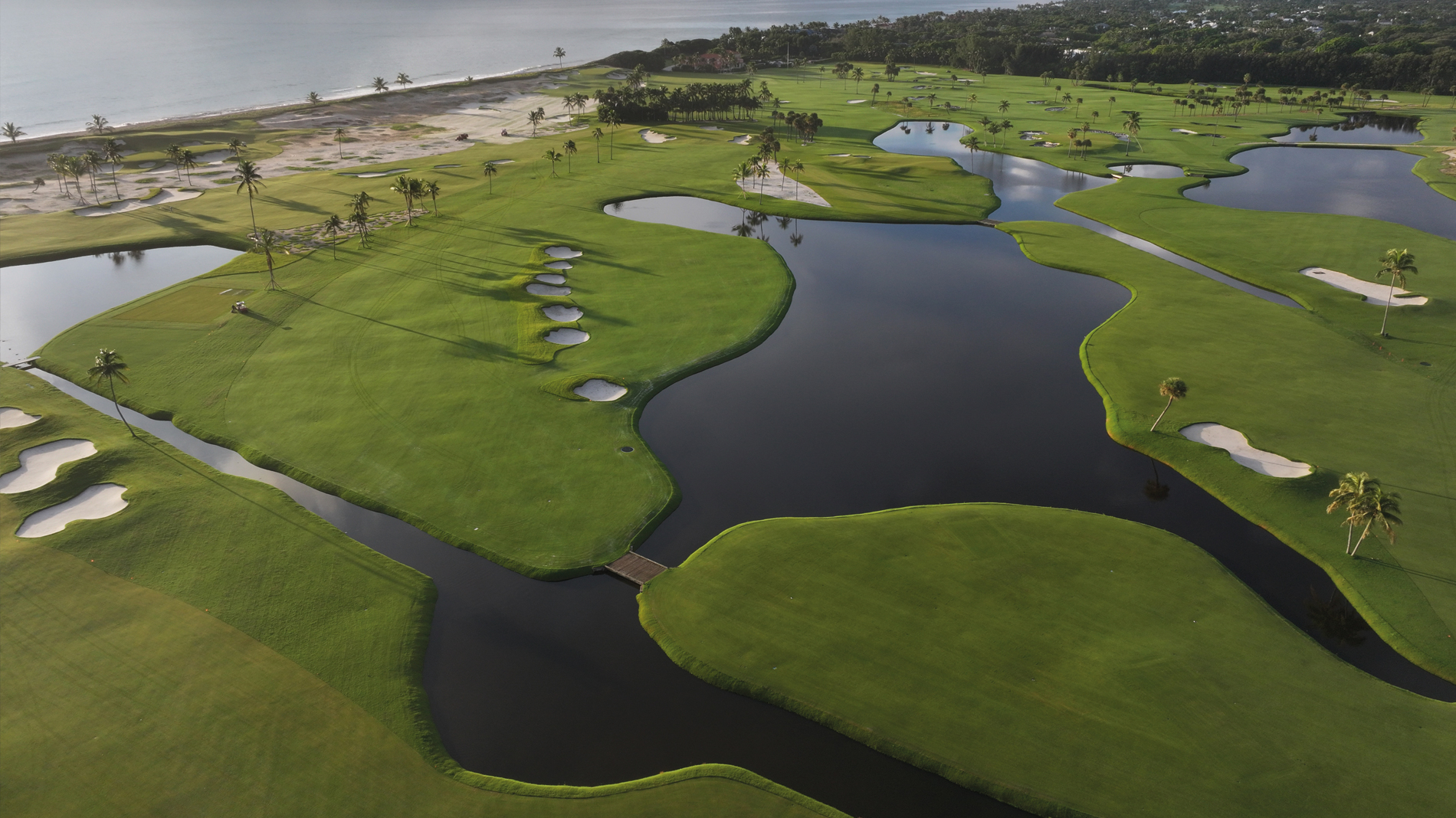 On the split-fairway par-five fifteenth, the drive is now more demanding and thought-provoking for elite players (Photo: Autumn Hartshorne)
