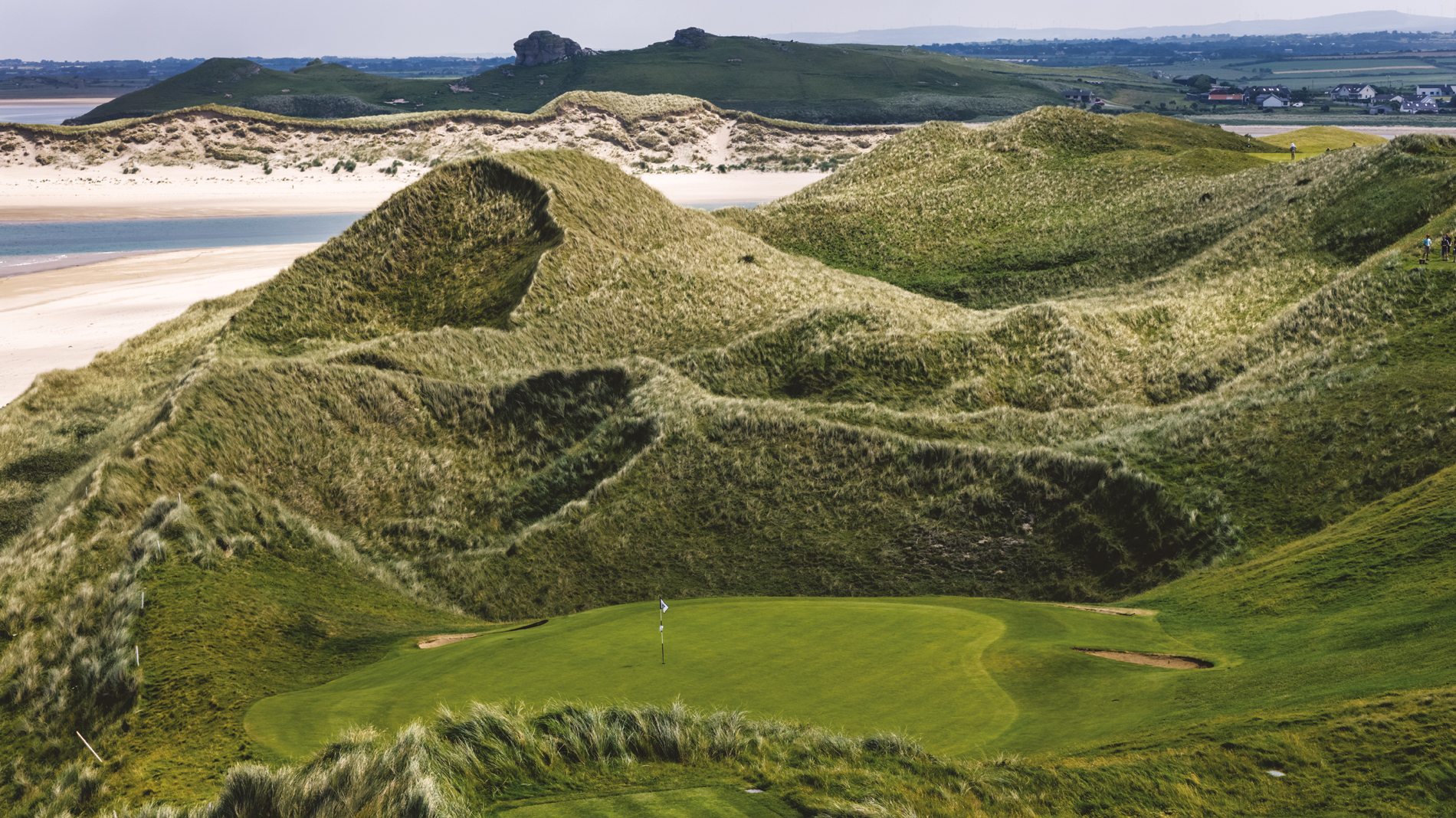 The par-three sixteenth hole, which plays among the enormous dunes on the north of the site (Photo: Ian Cronin)