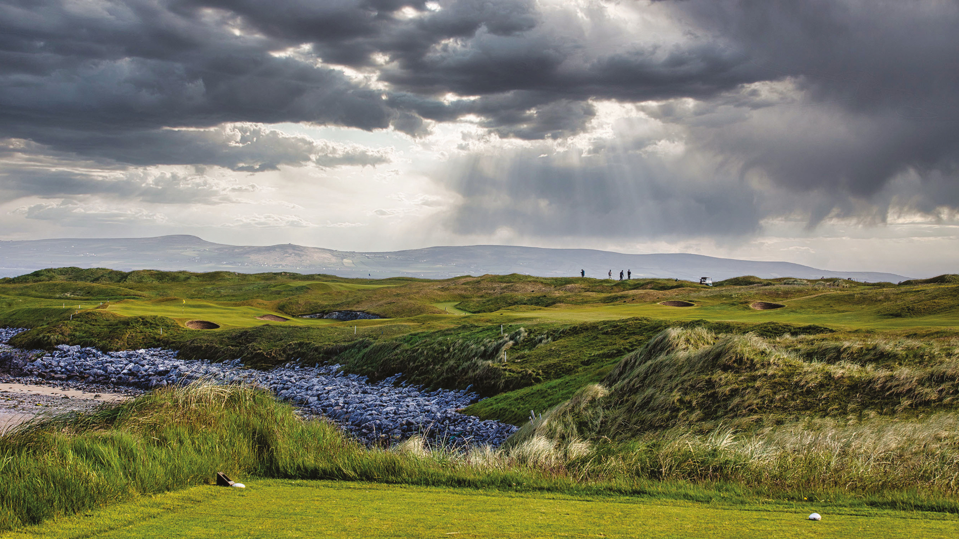 Two fairway pot bunkers provide a line for drives on the par-four eighth (Photo: Ian Cronin)
