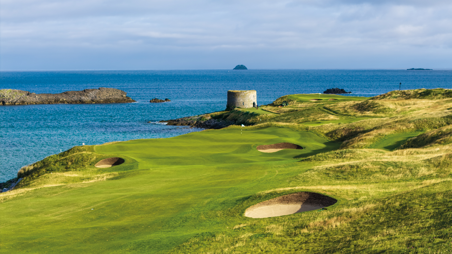 The new green complex at the eighth, now closer to the coastline (Photo: Ian Cronin)