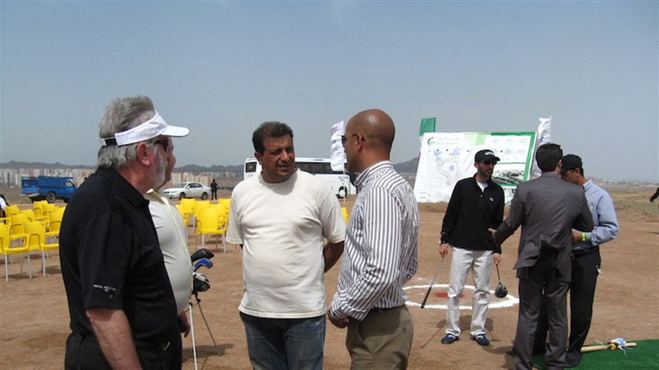 Aussie architect Ryan completes first phase of Tehran International course