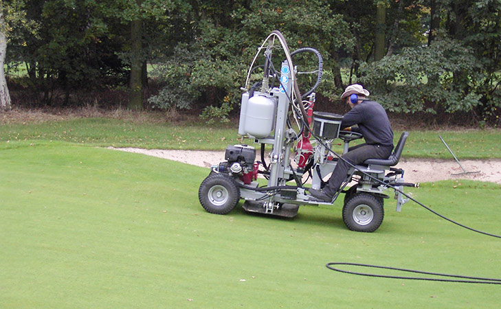 Thorpeness Golf Club solves compaction problems with Terralift machine