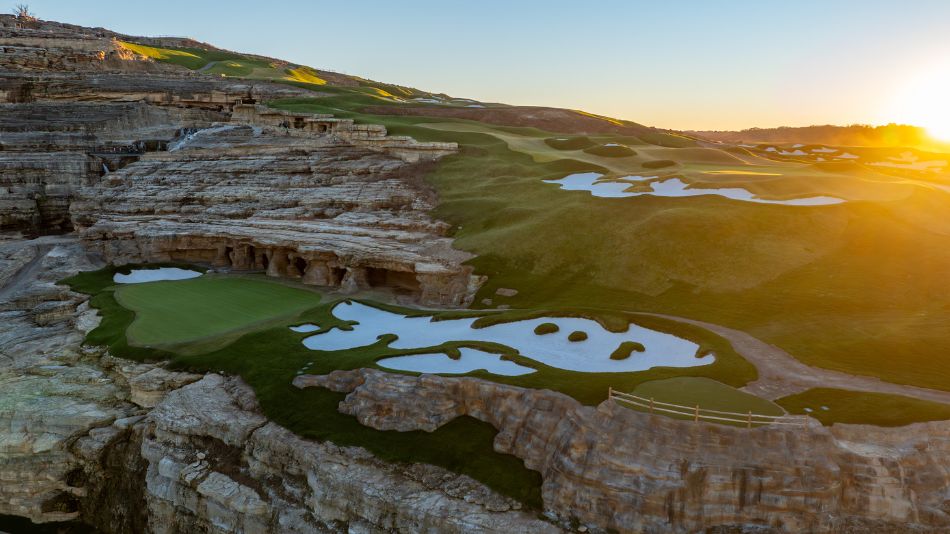Cliffhangers waterfall golf course Big Cedar Lodge