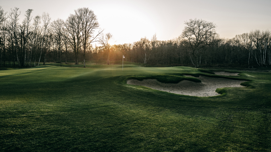 The par-three seventh at Les Bordes