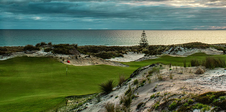 The par-four sixth hole (Photo: Joann Dost)